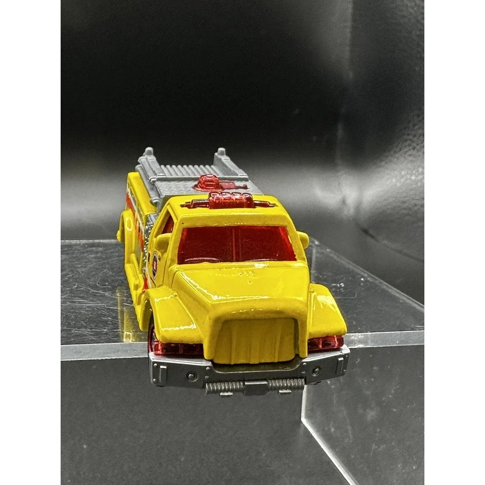 MATCHBOX HIGHWAY RESCUE FIRE TRUCK MB566 2002 Mattel Vintage Yellow Version